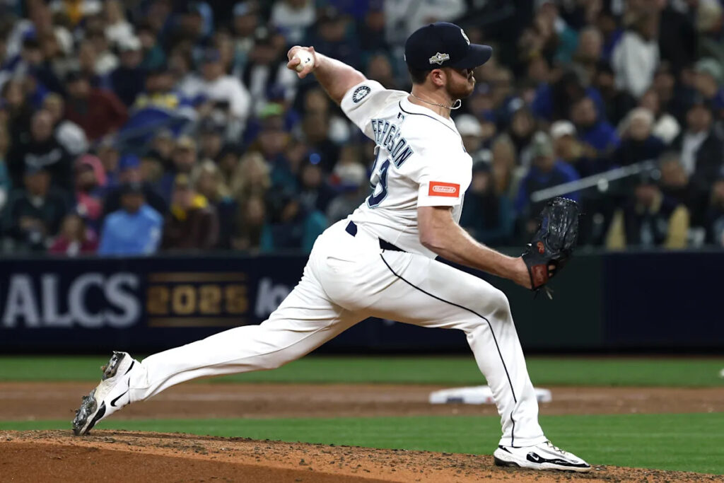 Cincinnati Reds lefty Caleb Ferguson has an oblique strain