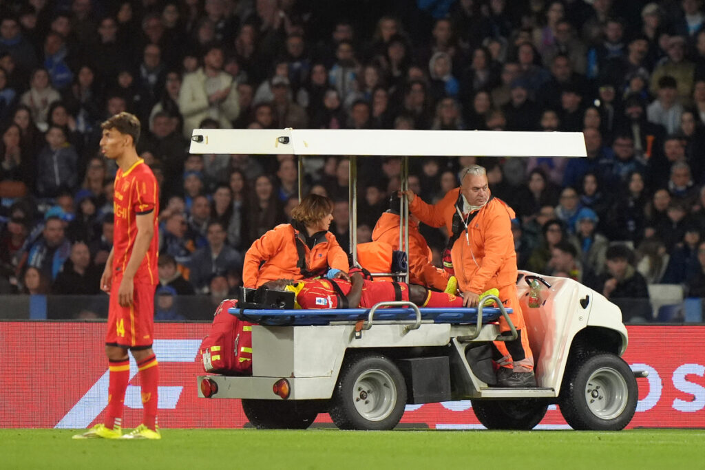 What happened when Lecce player Banda collapsed during Napoli game What happened when Lecce player Banda collapsed during Napoli game