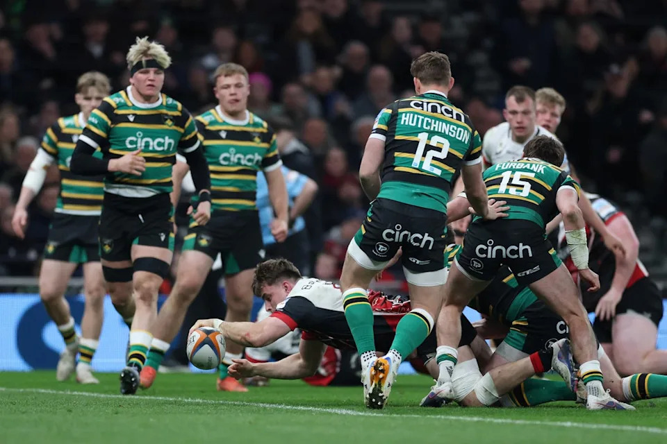 Saracens' Theo Dan scores their second try (Action Images)