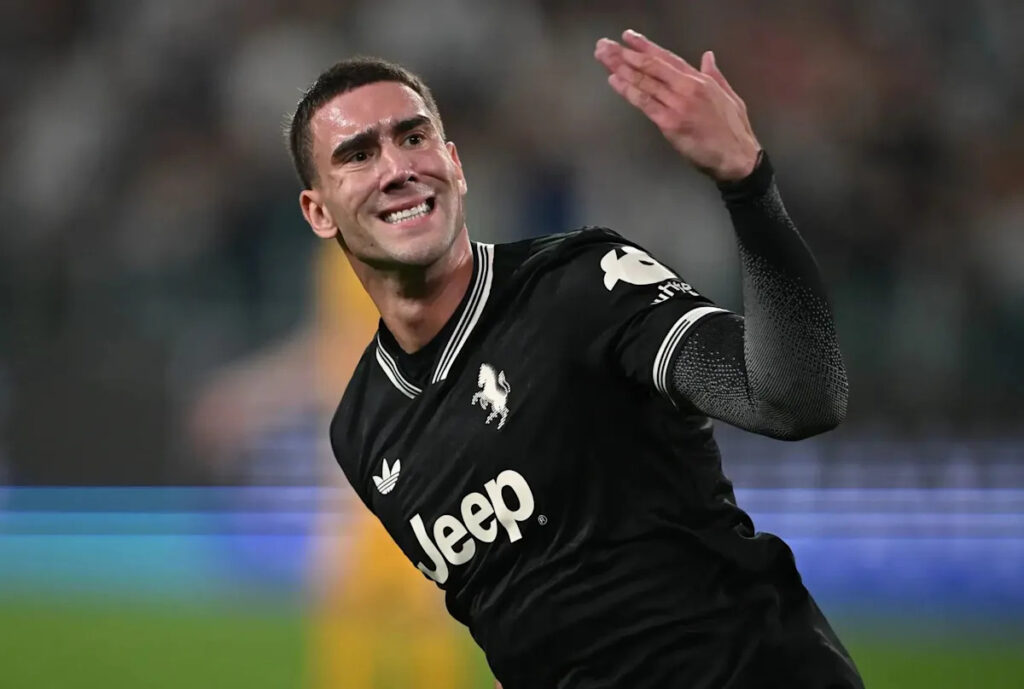 Barcelona freeze talks for number nine free agent target