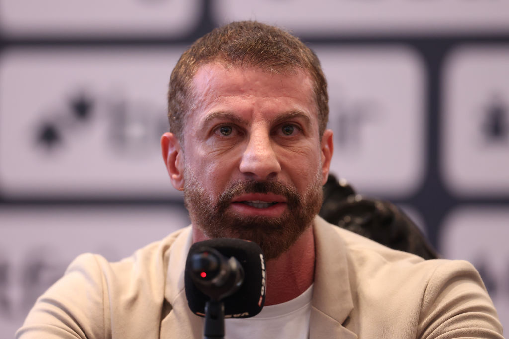 📹 Vasco president confronts referee, police use pepper spray 📹 Vasco president confronts referee, police use pepper spray