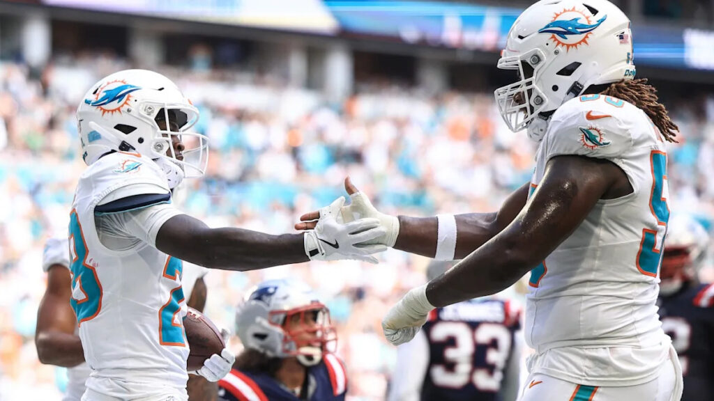 Dolphins restructured RB De’Von Achane, C Aaron Brewer deals to create cap space Dolphins restructured RB De’Von Achane, C Aaron Brewer deals to create cap space