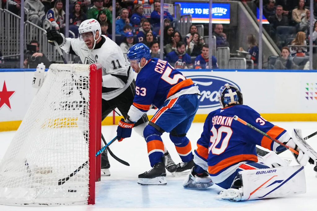 Kempe scores to lead Kings over Islanders 3-2