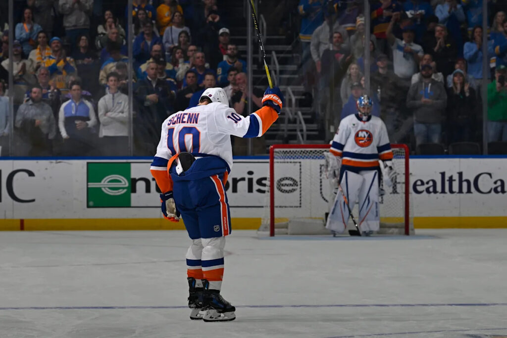 Islanders 4, Blues 3 (OT): Barzal caps 3-goal comeback
