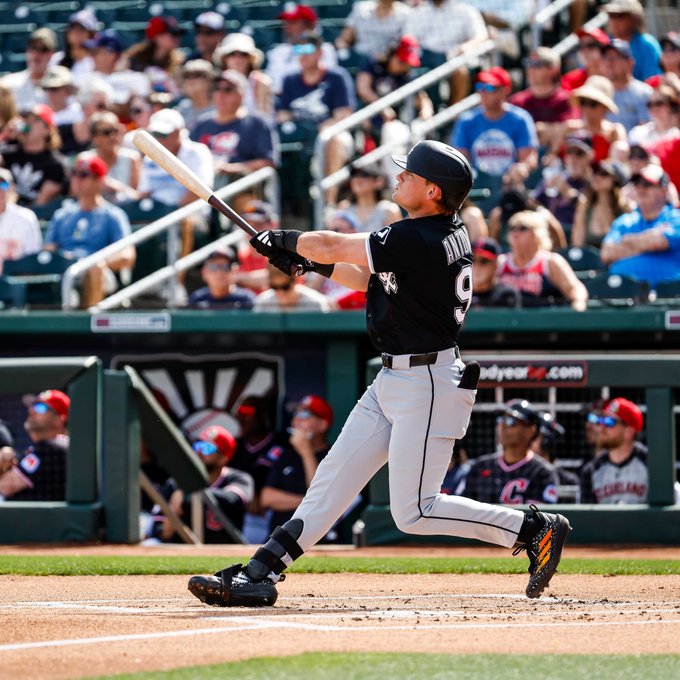 White Sox hold on to top Guardians, 7-5 White Sox hold on to top Guardians, 7-5