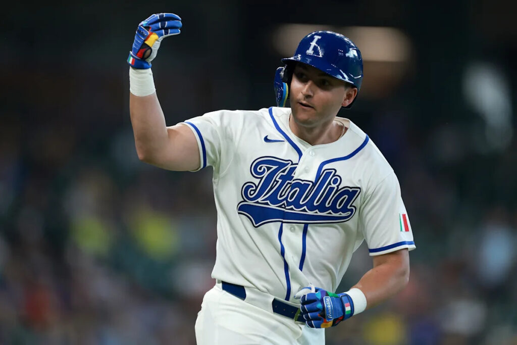 Mariners lose, snooze, then bruise White Sox in Spring Training, hurry home to catch WBC