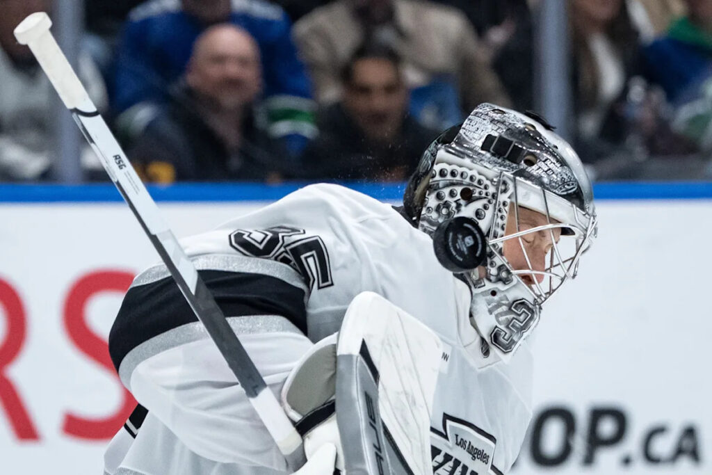 Kuemper makes 19 saves in his 39th career shutout as Kings beat Canucks 4-0 Kuemper makes 19 saves in his 39th career shutout as Kings beat Canucks 4-0