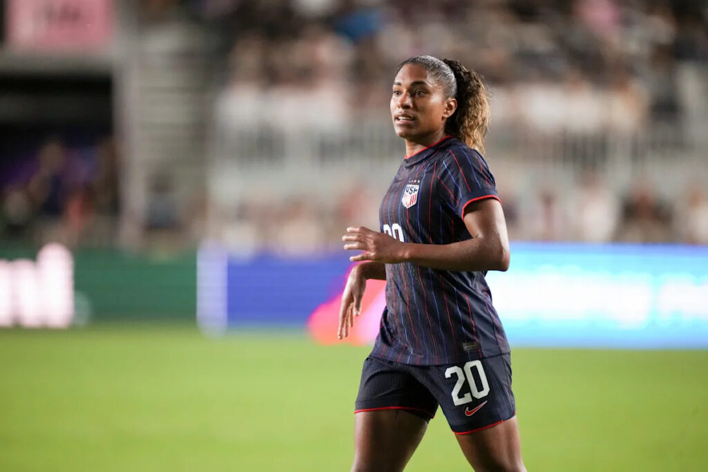 USWNT forward Catarina Macario reportedly signs record-breaking contract with San Diego Wave USWNT forward Catarina Macario reportedly signs record-breaking contract with San Diego Wave