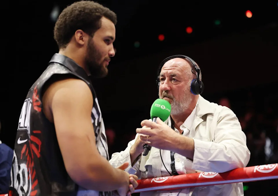 The Independent columnist Steve Bunce speaking with a victorious Itauma (Getty)