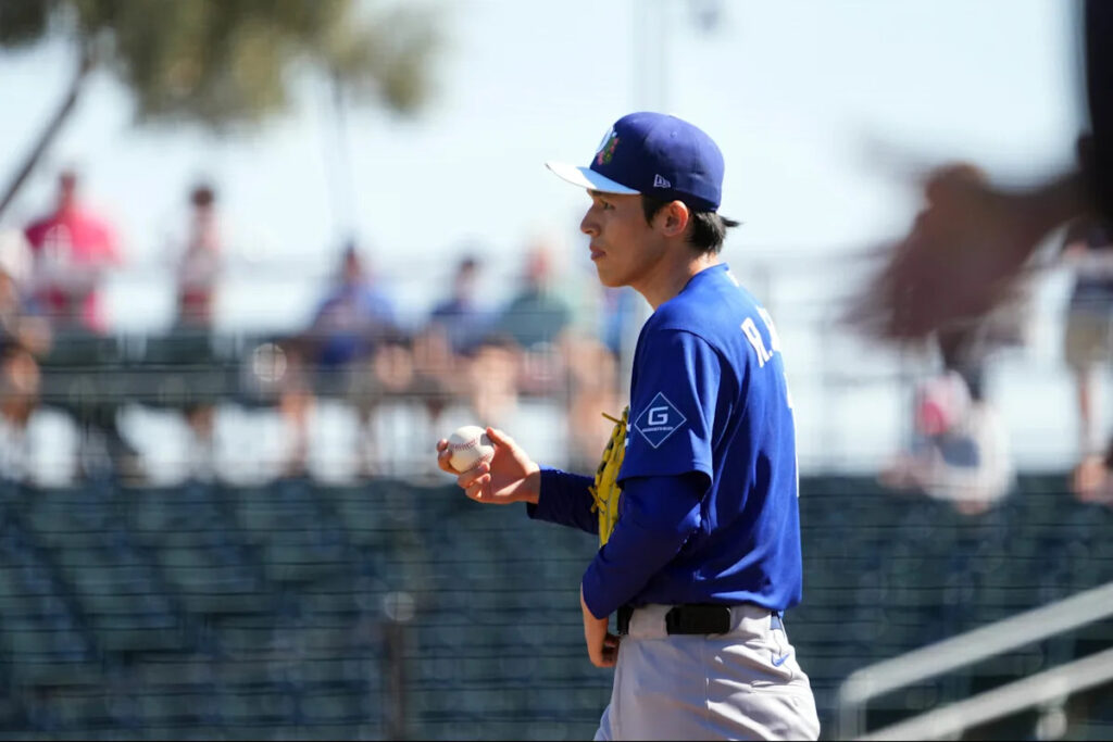 Roki Sasaki continues his spring struggles