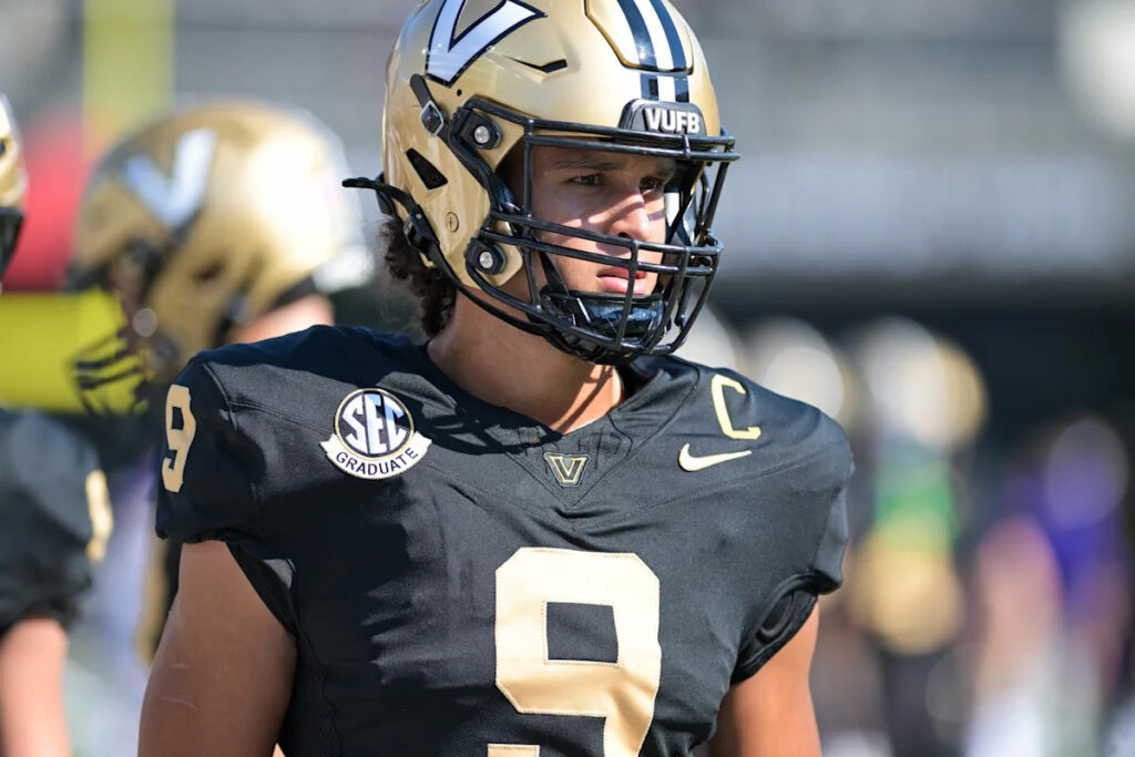 Broncos will have a pre-draft top-30 visit with Vanderbilt TE Eli Stowers