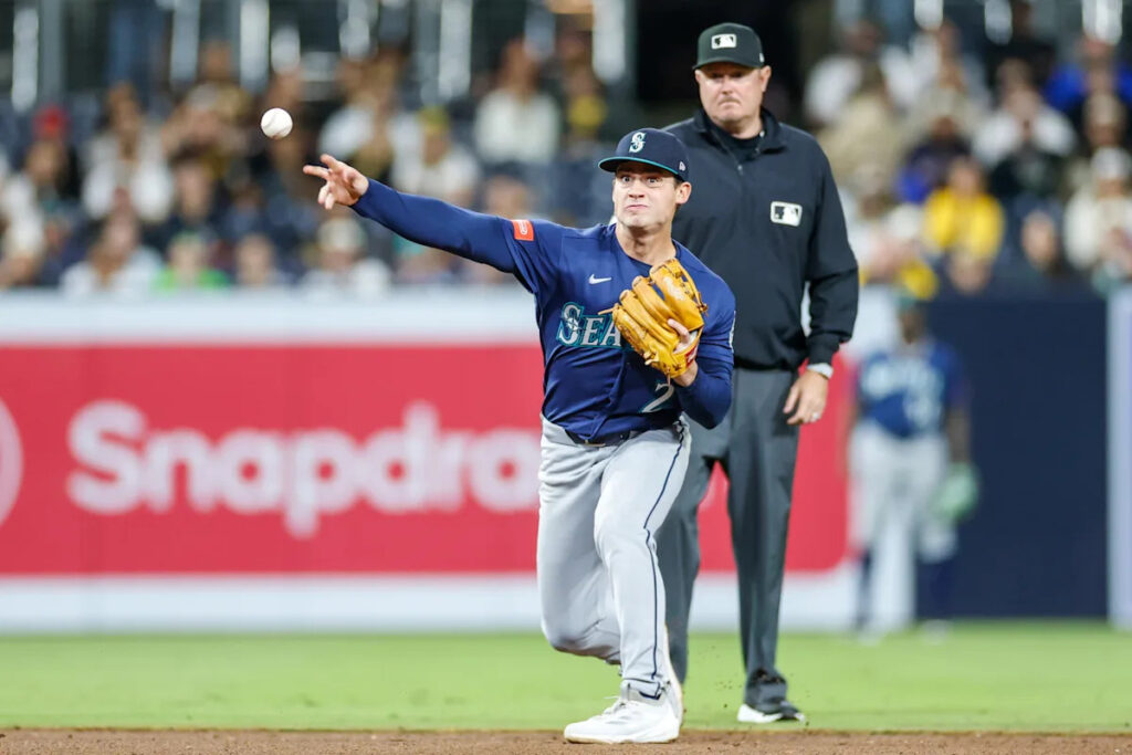 Mariners forget to check their staging, lose 5-2