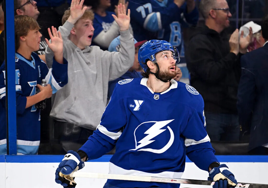 Lightning beat the Penguins 6-3 to move into 1st place in the Atlantic Division