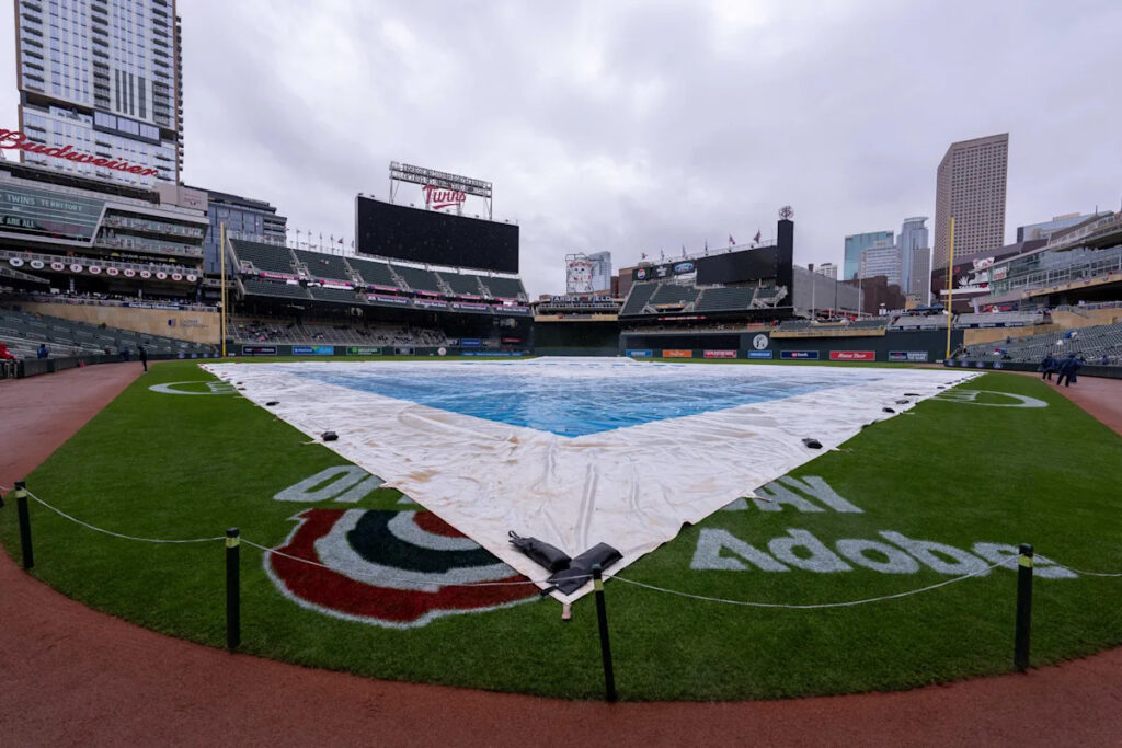 Twins 10, Rays 4: Buxton leaves game but is probably OK