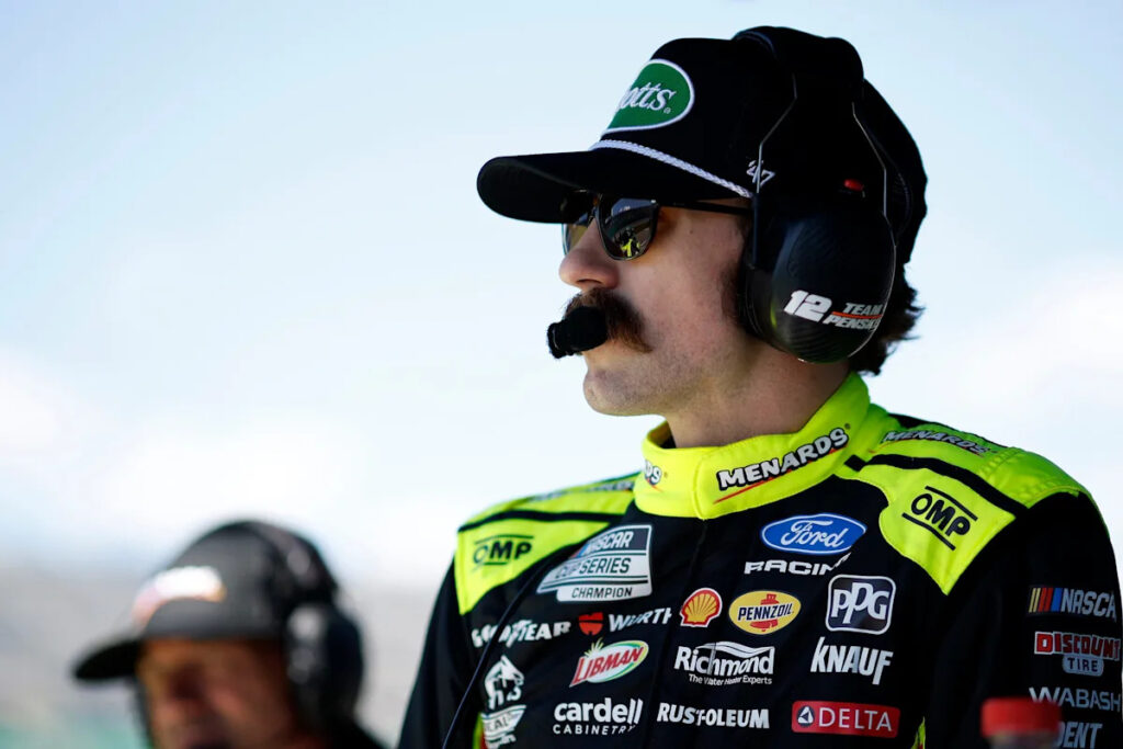 Ryan Blaney hits AJ Allmendinger in the pits at NASCAR Kansas race