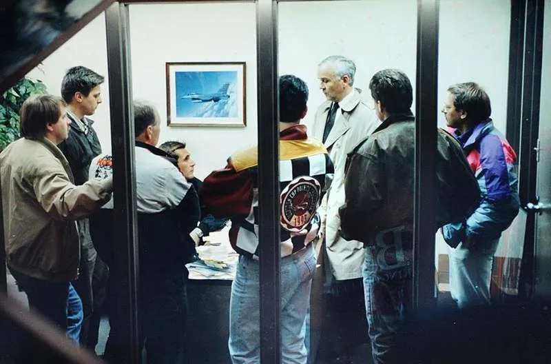 Tom Roberts (seated), media and law enforcement officials, during a briefing on finding the site of the plane crash. Photo courtesy Tom Roberts.