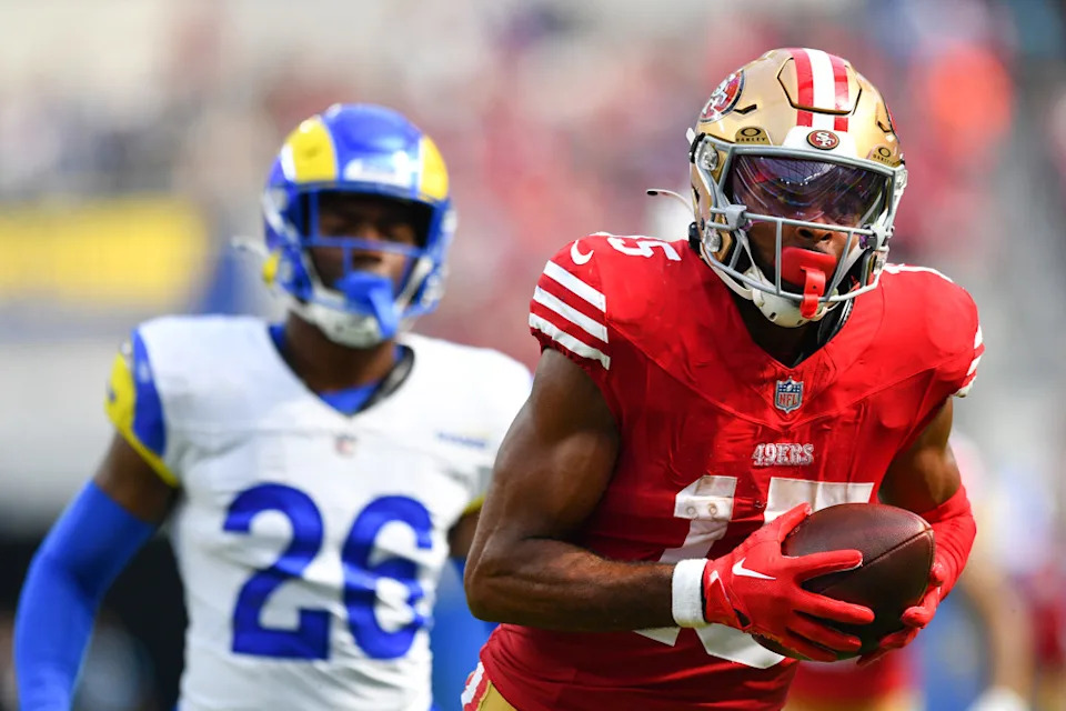 INGLEWOOD, CA - SEPTEMBER 22: San Francisco 49ers wide receiver Jauan Jennings (15) makes a touchdown catch during the NFL game between the San Francisco 49ers and the Los Angeles Rams on September 22, 2024, at SoFi Stadium in Inglewood, CA. (Photo by Brian Rothmuller/Icon Sportswire)