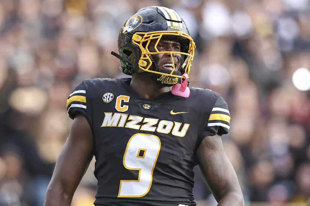 2026 NFL Mock Draft: Chicago Bears choose edge defender