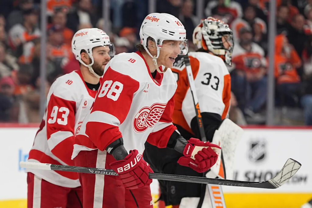 Kane scores pivotal goal as Red Wings beat Flyers 4-2 in a playoff-race swing