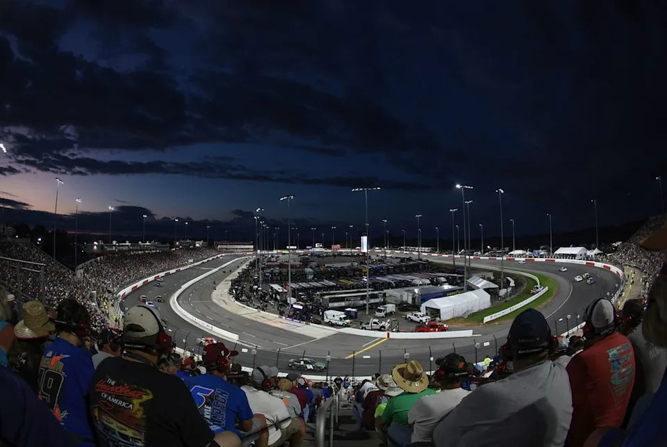Atmosphere of All-Star Race