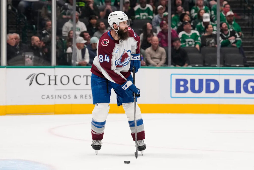 Avalanche beat Stars 2-0 to extend their edge in the Central Division race Avalanche beat Stars 2-0 to extend their edge in the Central Division race