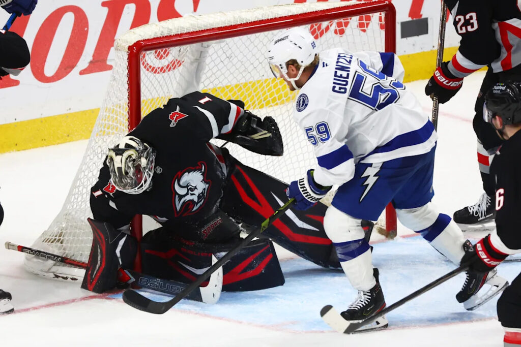 Zucker scores go-ahead goal as Sabres beat Lightning