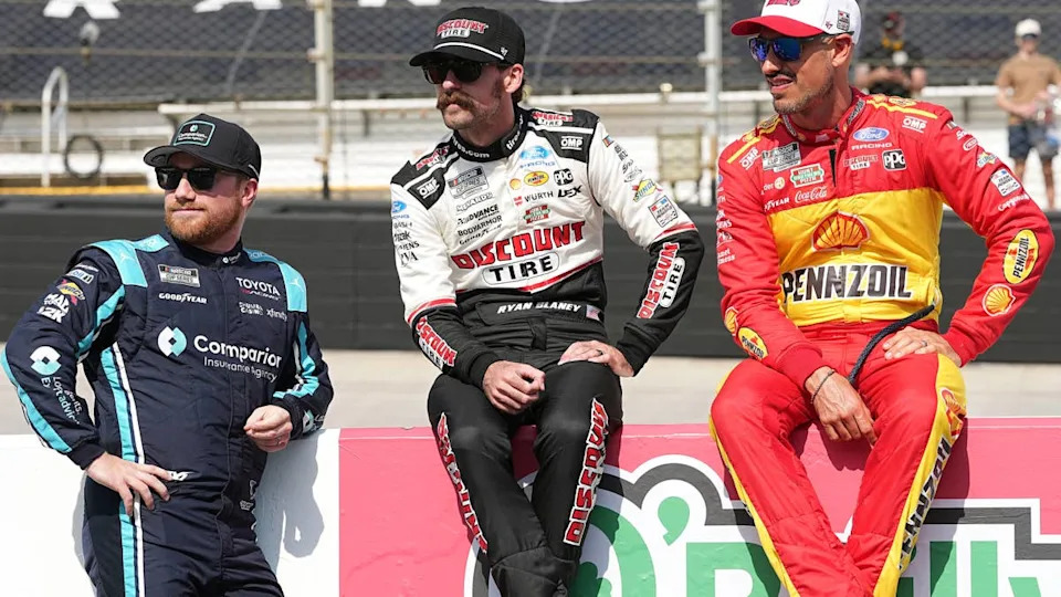 Tyler Reddick speaks with Team Penske drivers, Ryan Blaney and Joey Logano, at Bristol. &lpar;Photo by Matt Kelley&sol;Getty Images&rpar;