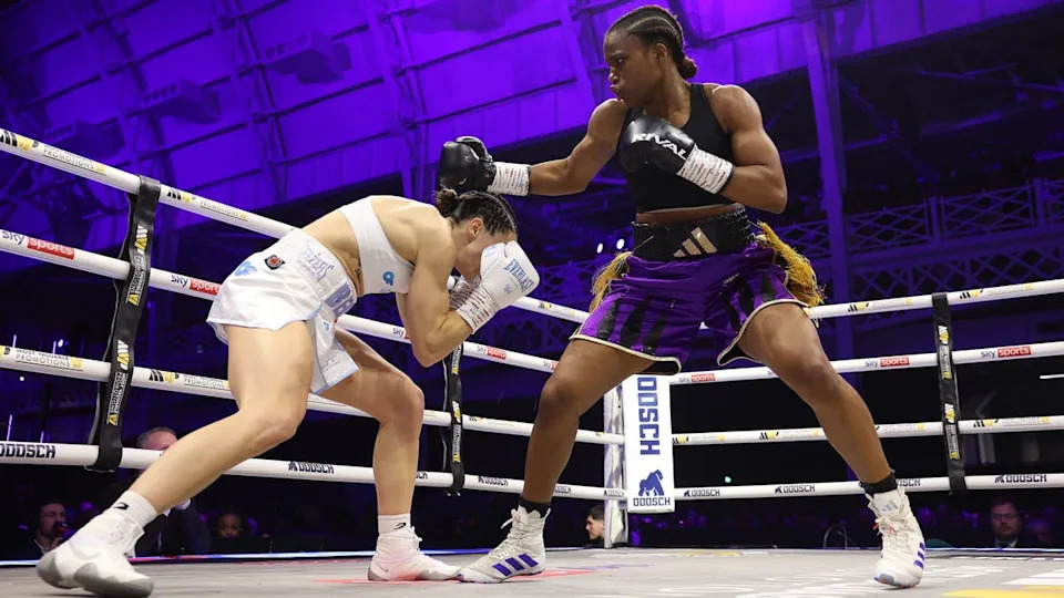 Dubois dropped Harper in round six with a flurry of head shots (Mark Robinson Most Valuable Promotions)