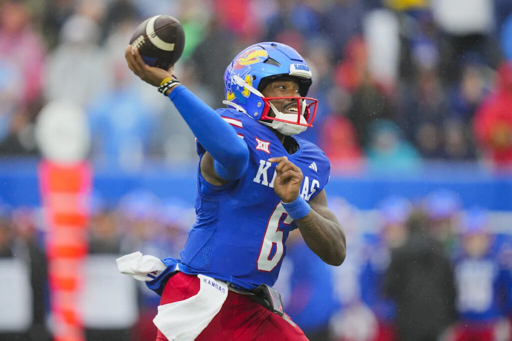 Patriots host potential backup quarterback on pre-draft visit Patriots host potential backup quarterback on pre-draft visit