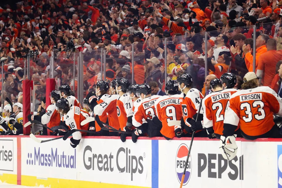 Flyers Stick with Vladar, Make Lineup Shift Ahead of Potential Closer Against Penguins