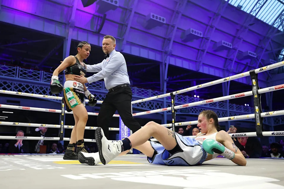 Emma Dolan (right) suffered a surprise stoppage loss to Irma Garcia (Getty Images)
