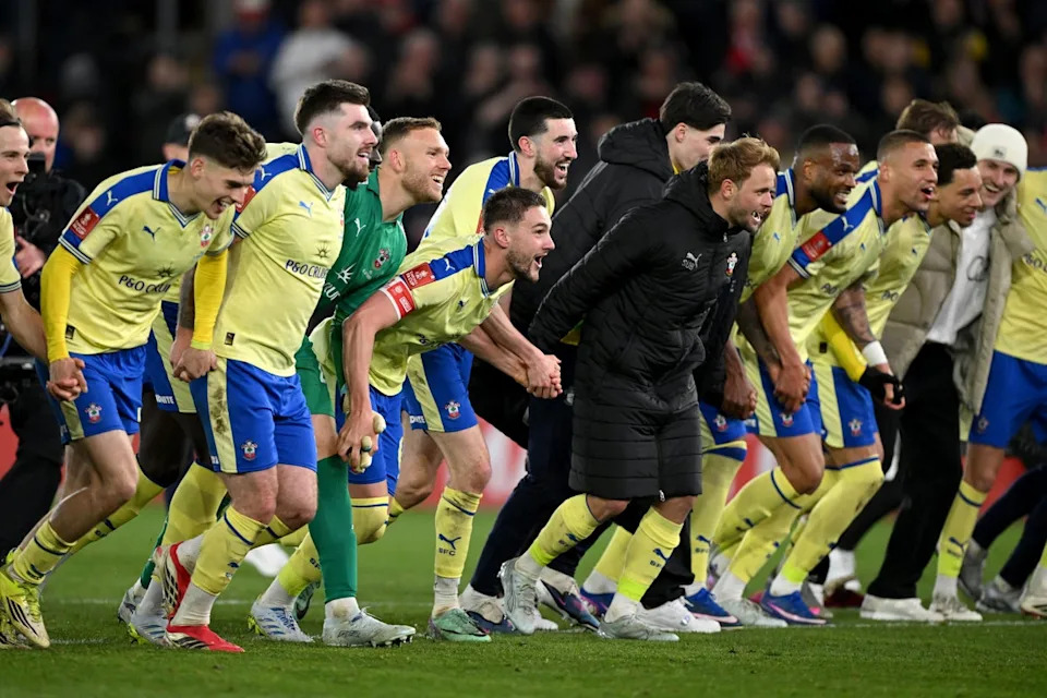 Southampton celebrate beating Arsenal in the quarter-finals (Getty)