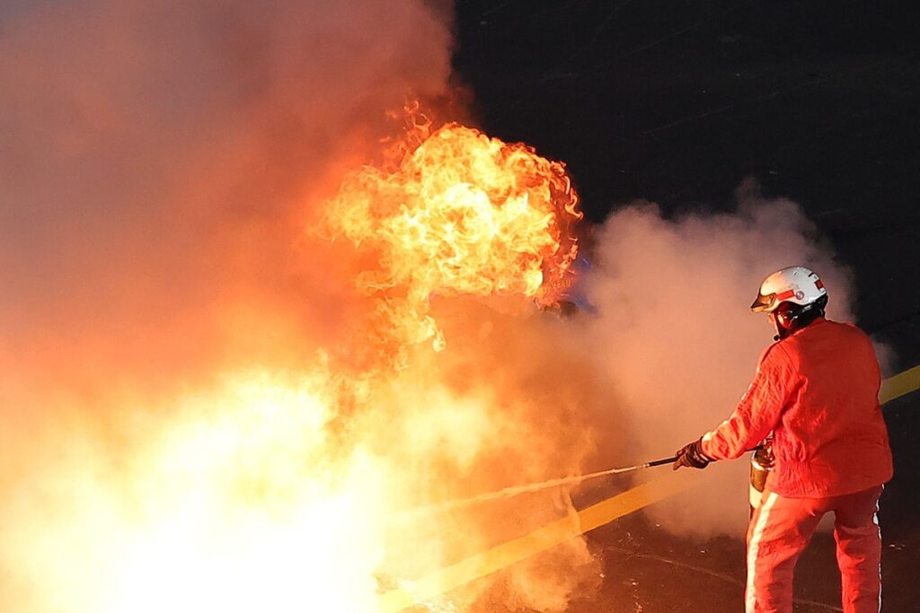 Huge fire erupts after engine failure, halting NASCAR Bristol race Huge fire erupts after engine failure, halting NASCAR Bristol race
