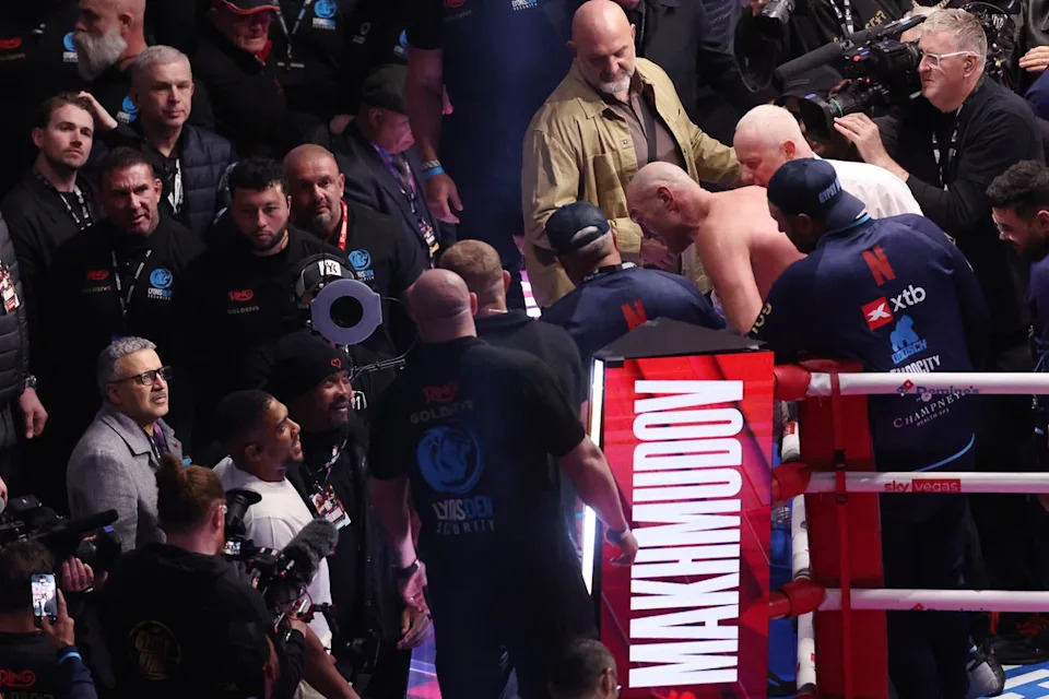 Fury and Joshua exchange words after the bell (Getty)