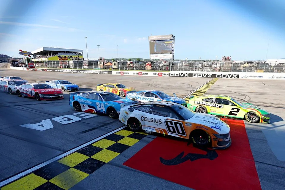 Ryan Preece, RFK Racing Ford; Austin Cindric, Team Penske Ford