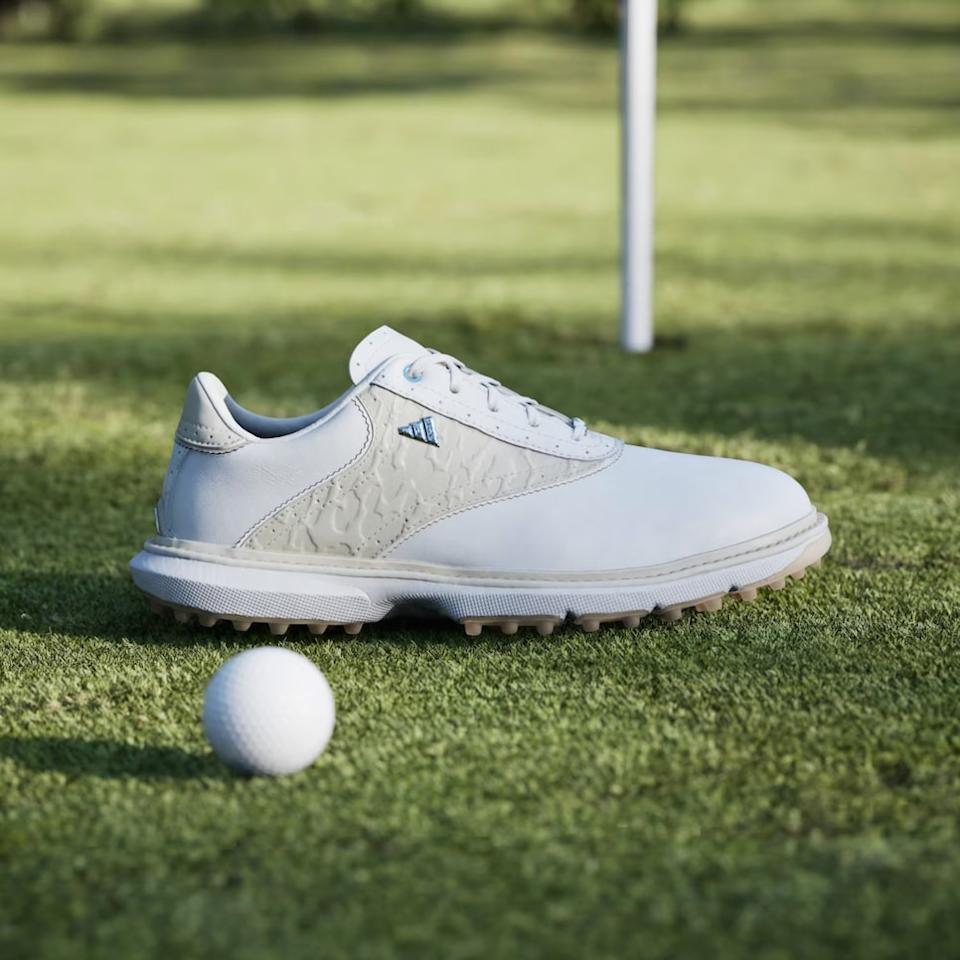 /content/dam/images/golfdigest/fullset/2026/2/MC70_SPIKELESS_GOLF_SHOES_White_HP7086_HM3_hover.jpeg
