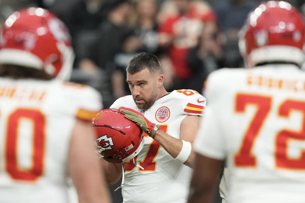 Chiefs News 4/2: Travis Kelce insisted he wasn’t ‘going out like this’