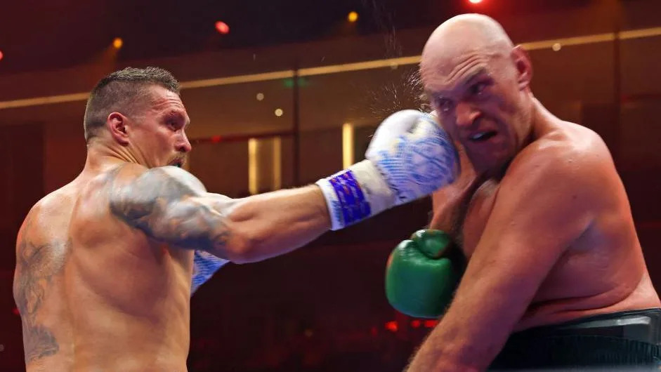 Oleksandr Usyk lands a right hand against Tyson Fury in Saudi Arabia.