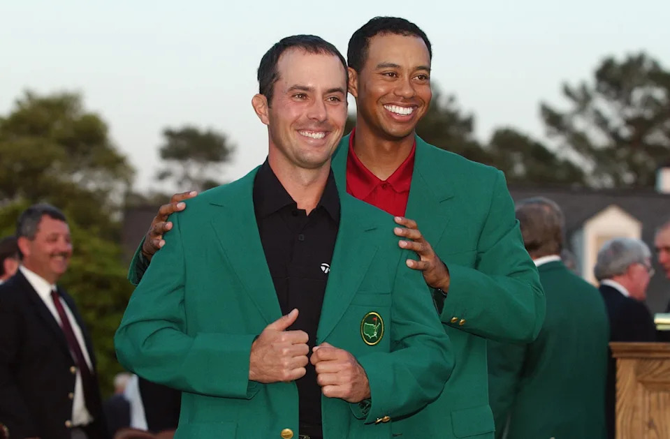 AUGUSTA, GA - APRIL 13:  Mike Weir of Canada is presented with the green jacket by Tiger Woods of the USA after winning the play off after the final round of the 2003 Masters Tournament at the Augusta National Golf Club in Augusta, Georgia on April 13, 2003. (Photo by Harry How/Getty Images)