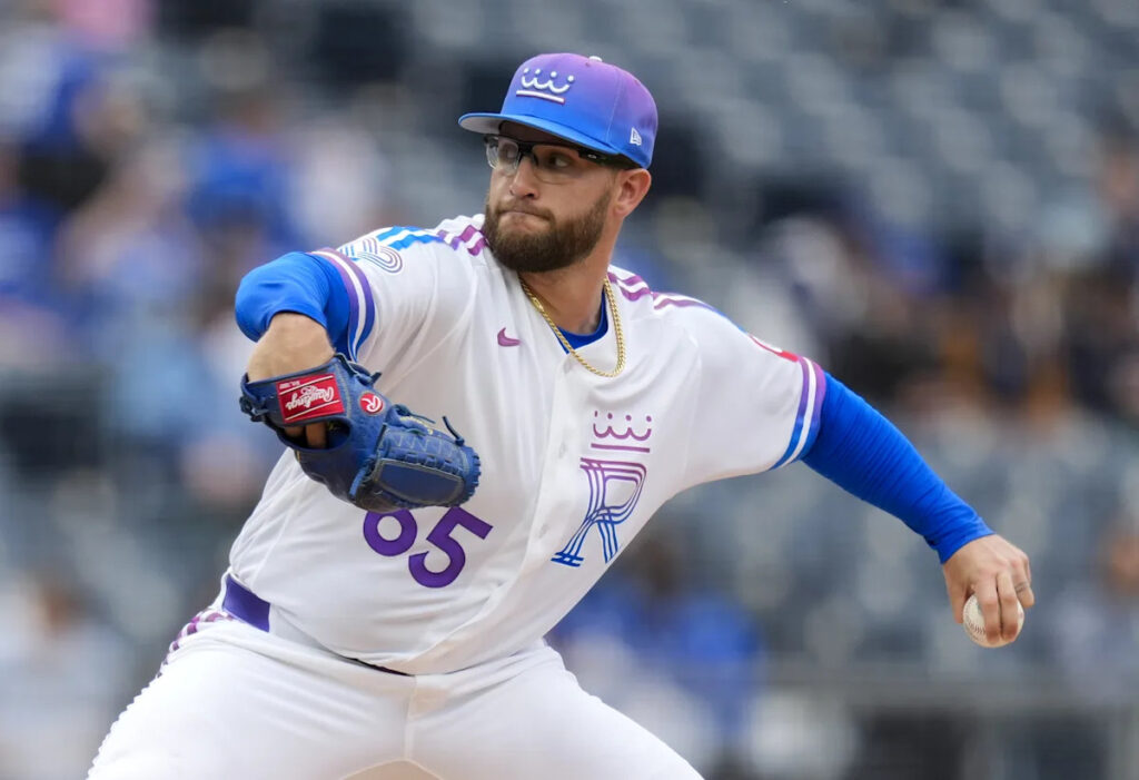 Royals blow lead, split series with White Sox in 6-5 loss