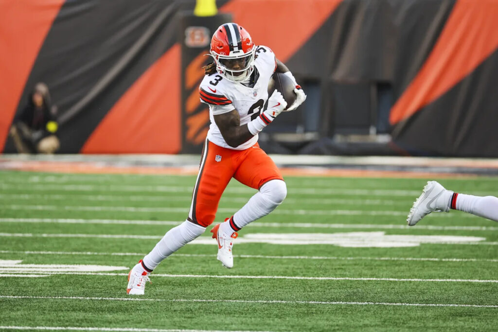 Browns QB Deshaun Watson working out with team’s top WRs before OTAs (Video) Browns QB Deshaun Watson working out with team’s top WRs before OTAs (Video)