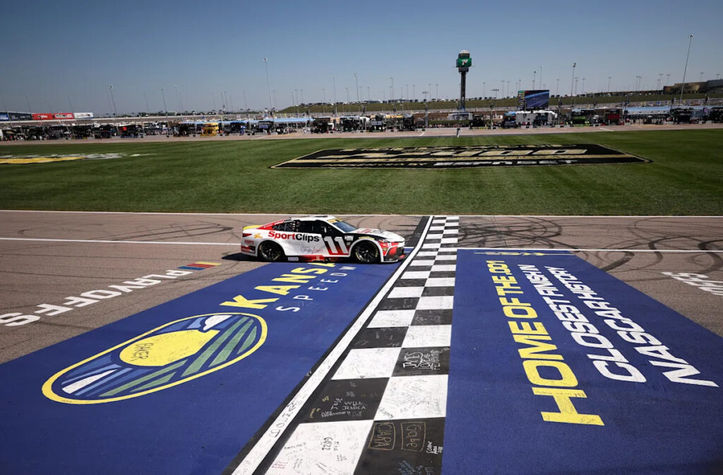 NASCAR Kansas predictions 2026, expert picks for Cup Series race