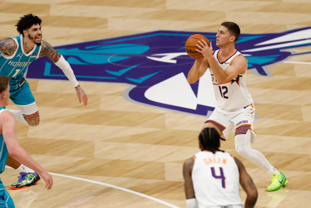 Kon Knueppel sets Hornets’ season 3-point record in a 127-107 win over the Suns