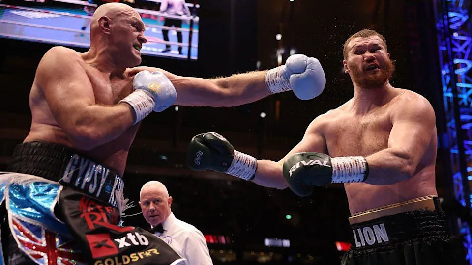 Tyson Fury punches Arslanbek Makhmudov