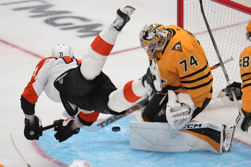 Flyers hold off Penguins 3-2 for Game 1 win