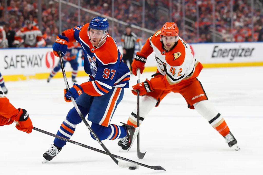 Oilers’ Connor McDavid downplays injury, but he also has no points in first two playoff games