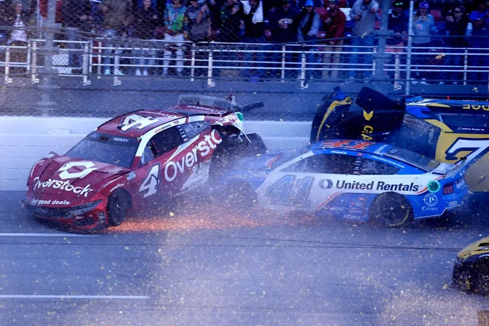 Crash involving Josh Berry, Stewart-Haas Racing Ford; Ryan Preece, Stewart-Haas Racing Ford; Corey LaJoie, Spire Motorsports Chevrolet