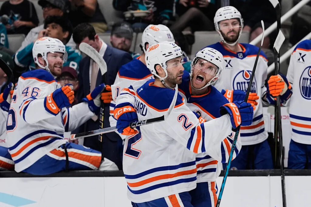 Connor McDavid nets hat trick on 5-point night as Oilers surge into first place in Pacific Division
