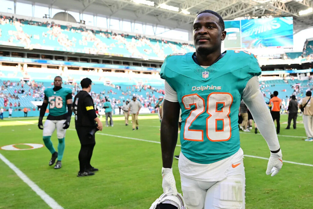 Dolphins running back De’Von Achane skips first day of practice