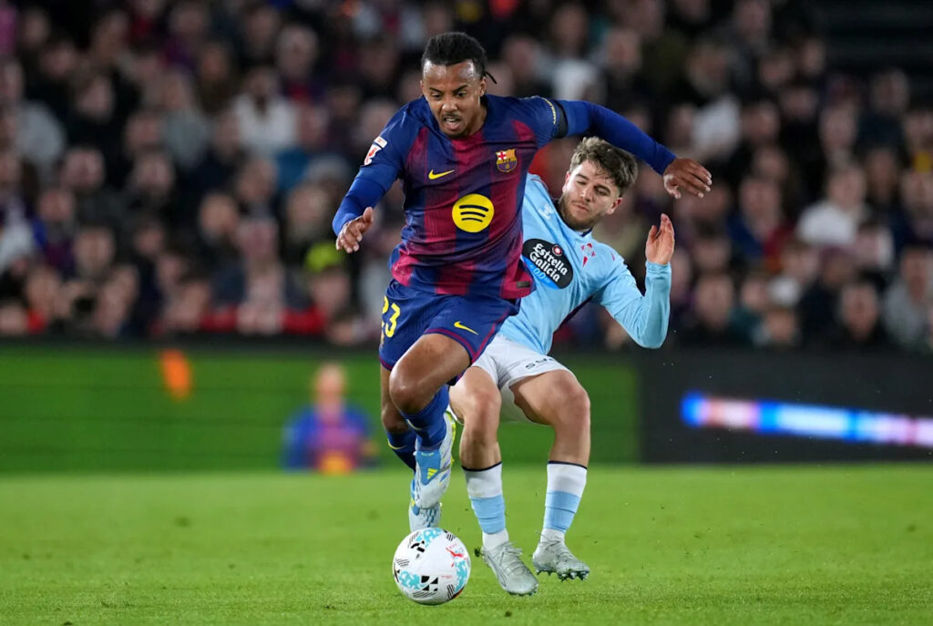 Manchester United Are Set To Rival Chelsea For This Barcelona Defender: Should Carrick Go For Him?